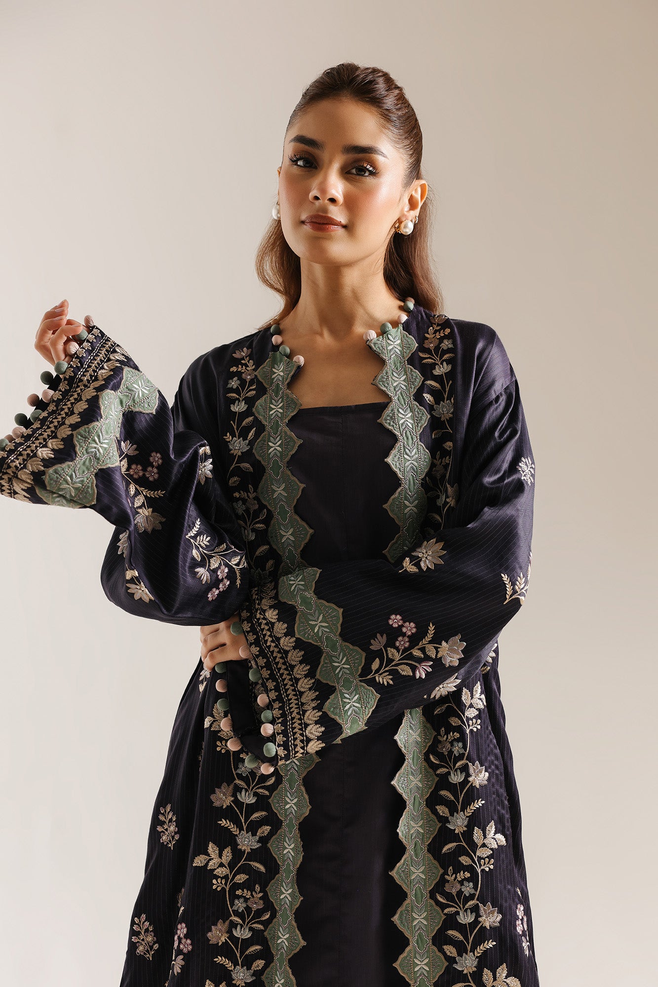 EMBROIDERED KIMONO (E4041/103/902)