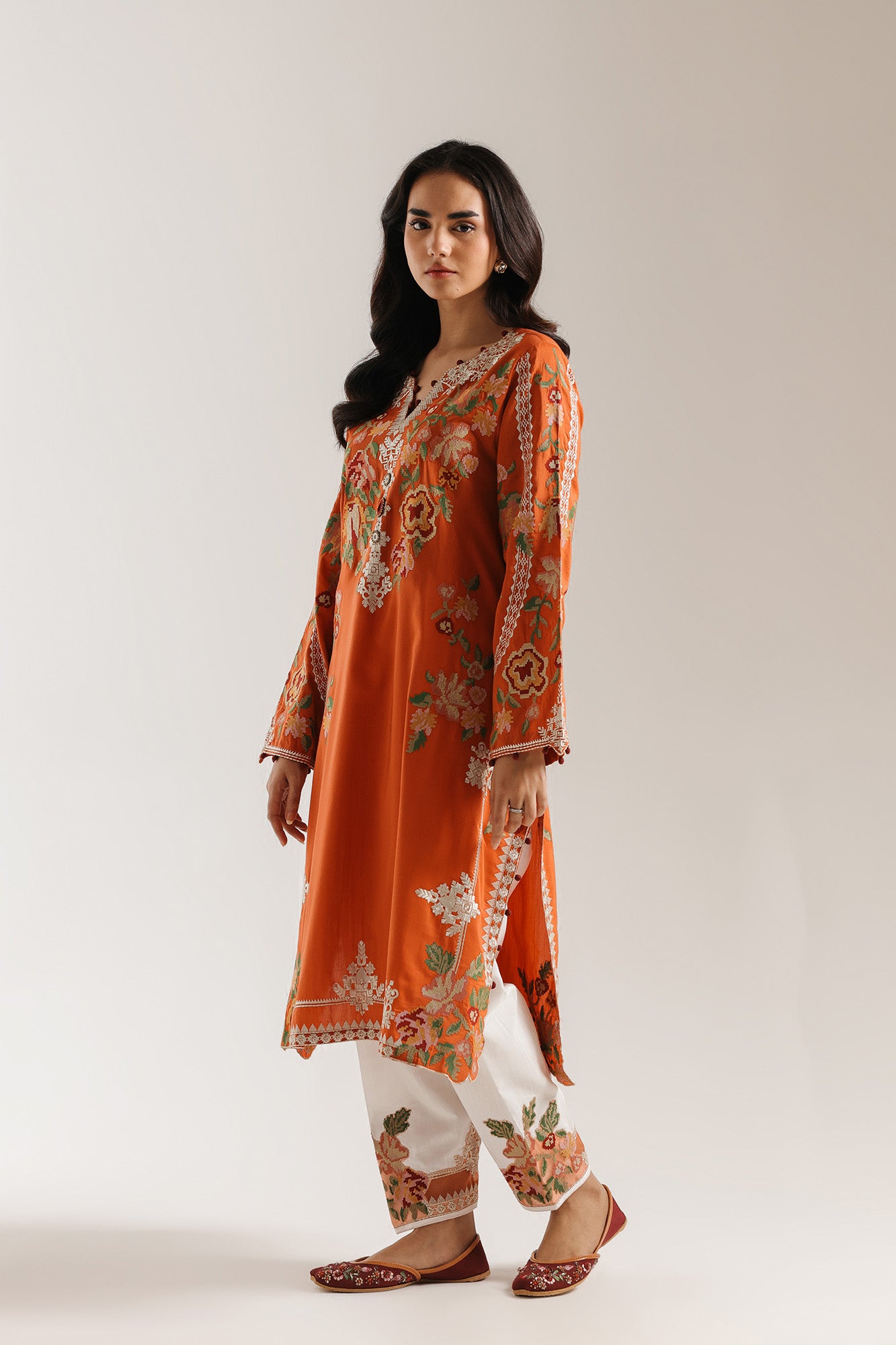 EMBROIDERED SUIT (E4048/103/213)