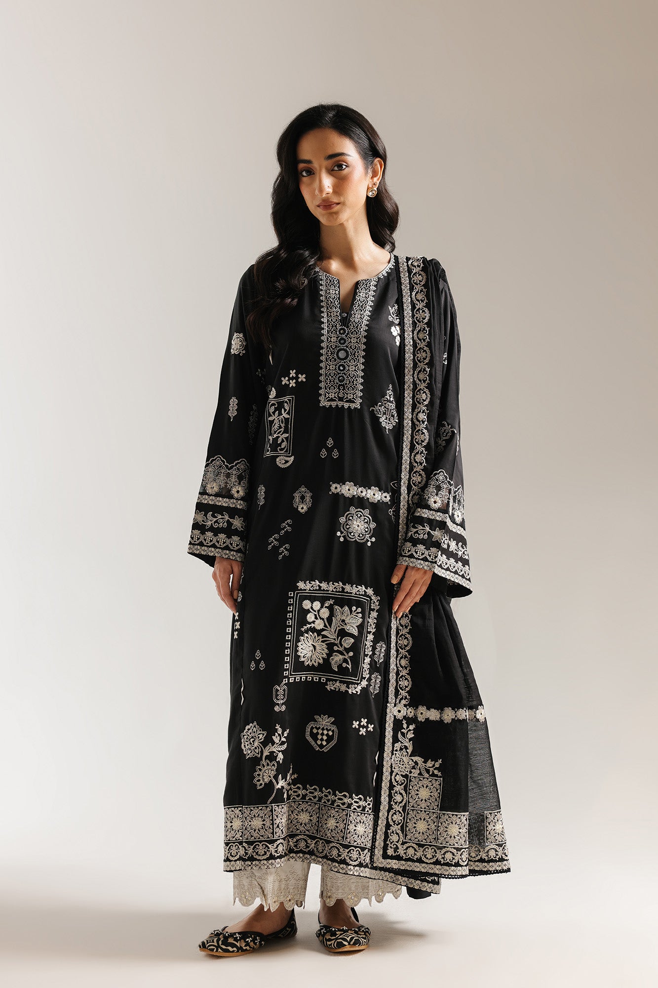 EMBROIDERED SUIT (E4052/103/902)