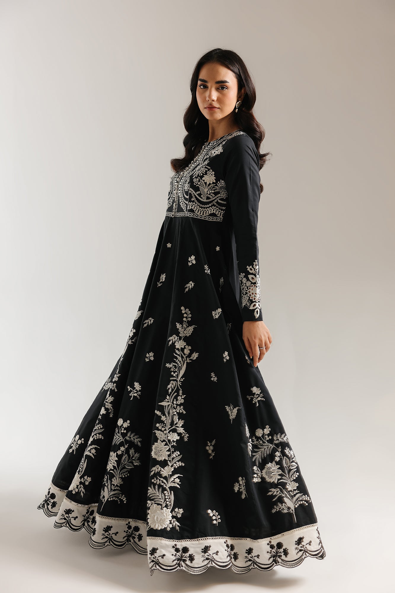 EMBROIDERED PISHWAS (E4077/103/901)