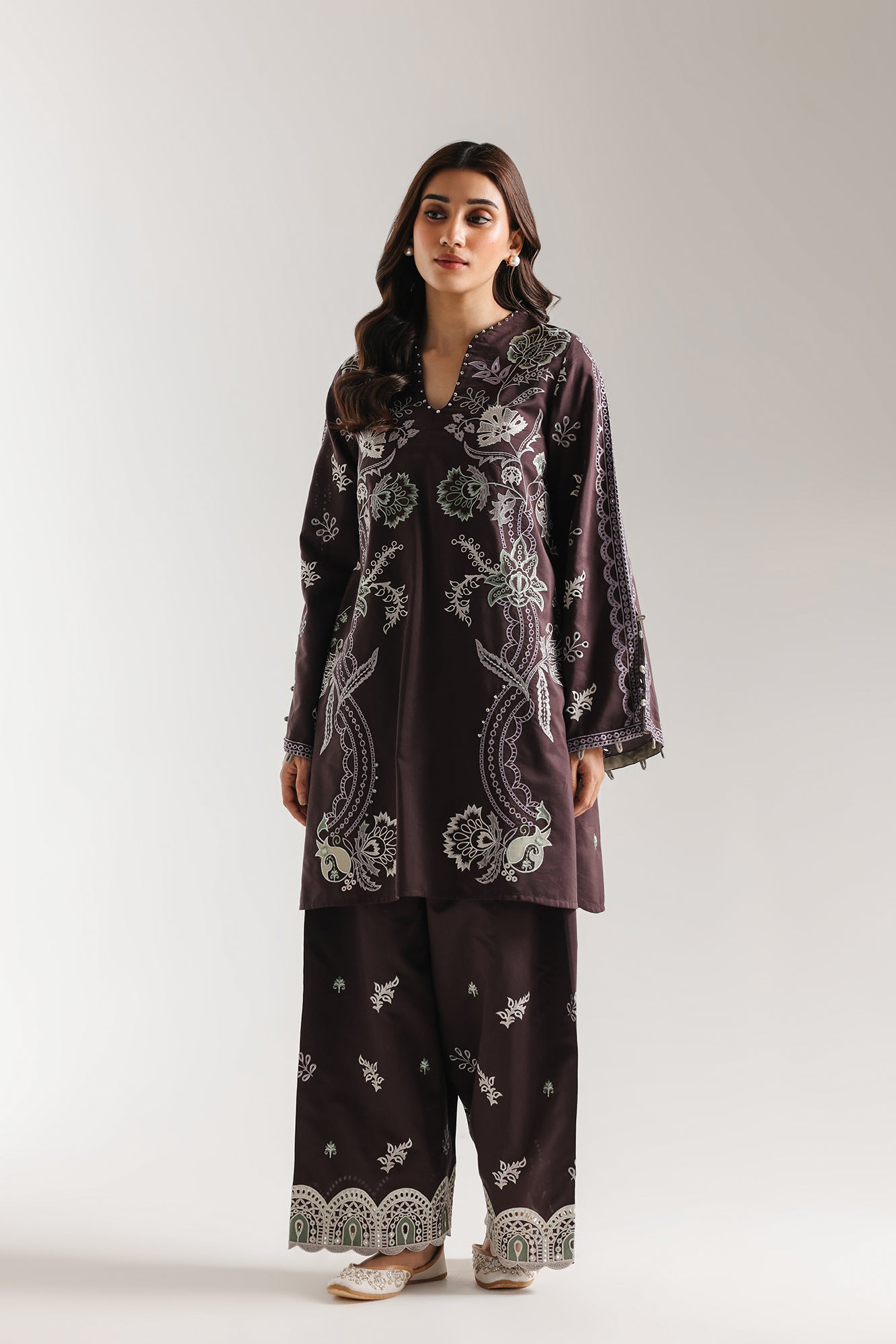 EMBROIDERED SUIT (E4079/103/516)