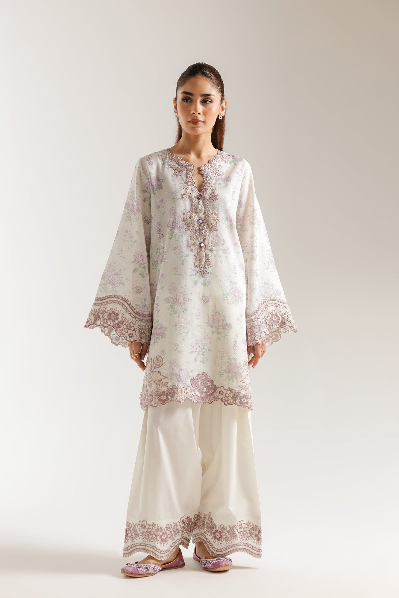 EMBROIDERED SUIT (E4096/103/005)