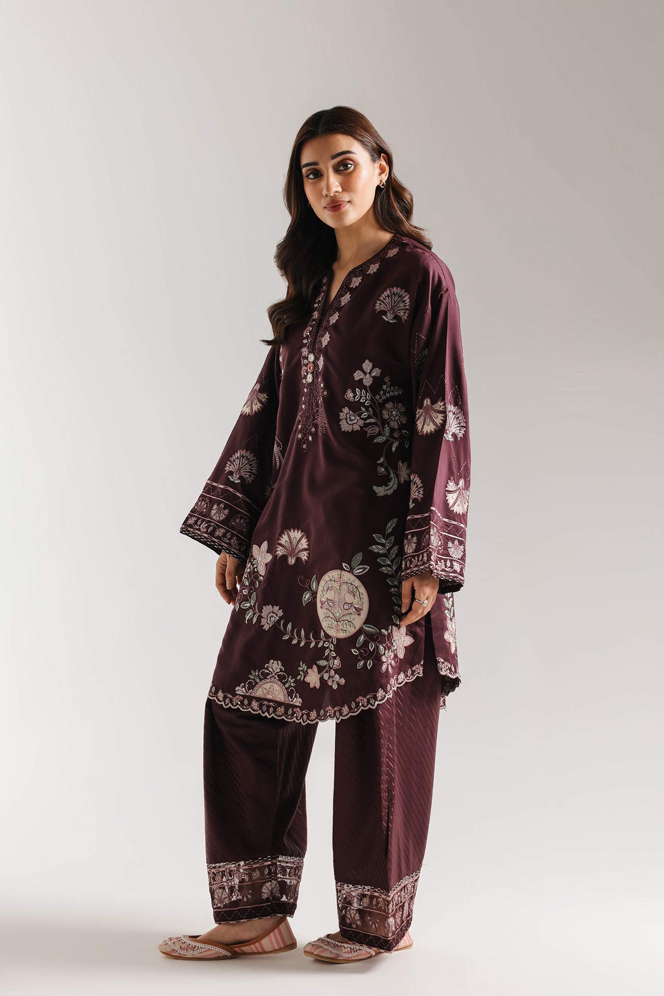 EMBROIDERED SUIT (E4103/103/802)