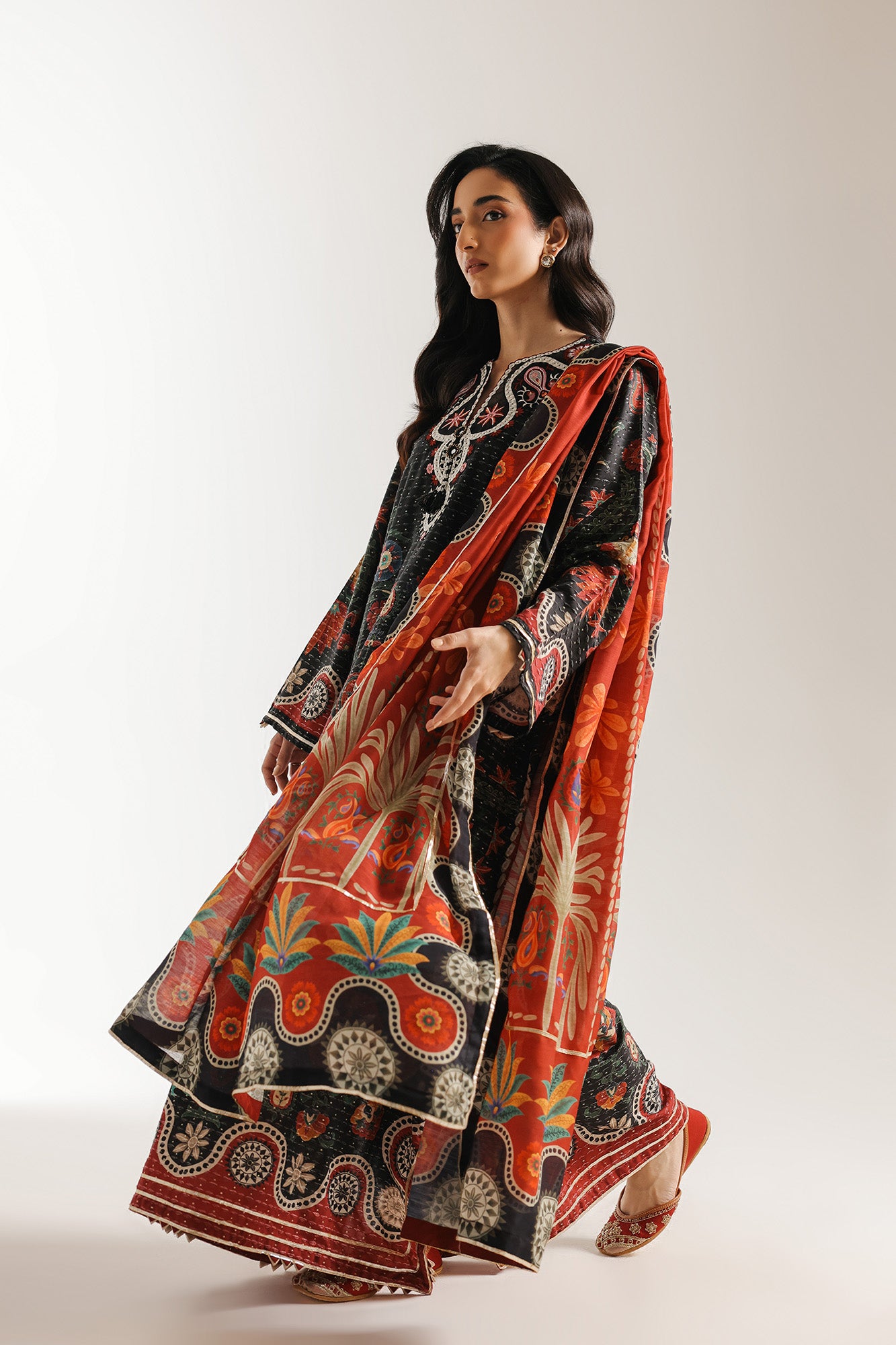 EMBROIDERED SUIT (E4105/103/902)