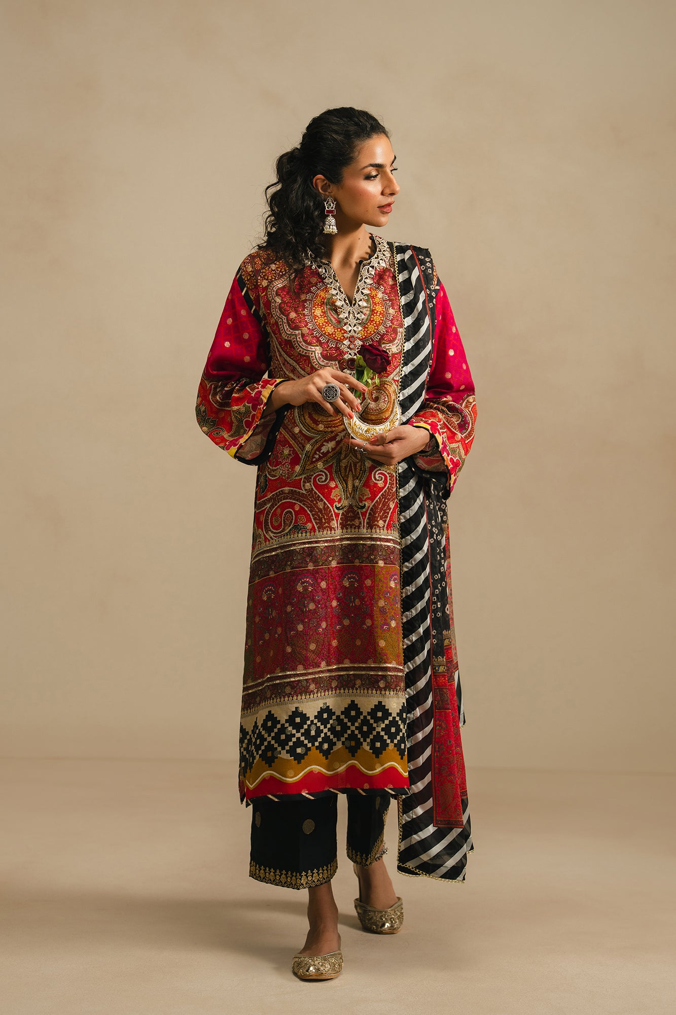 EMBROIDERED SUIT (E4110/103/321)