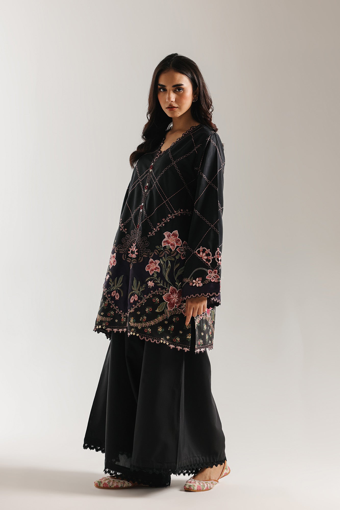 EMBROIDERED SUIT (E4120/103/901)