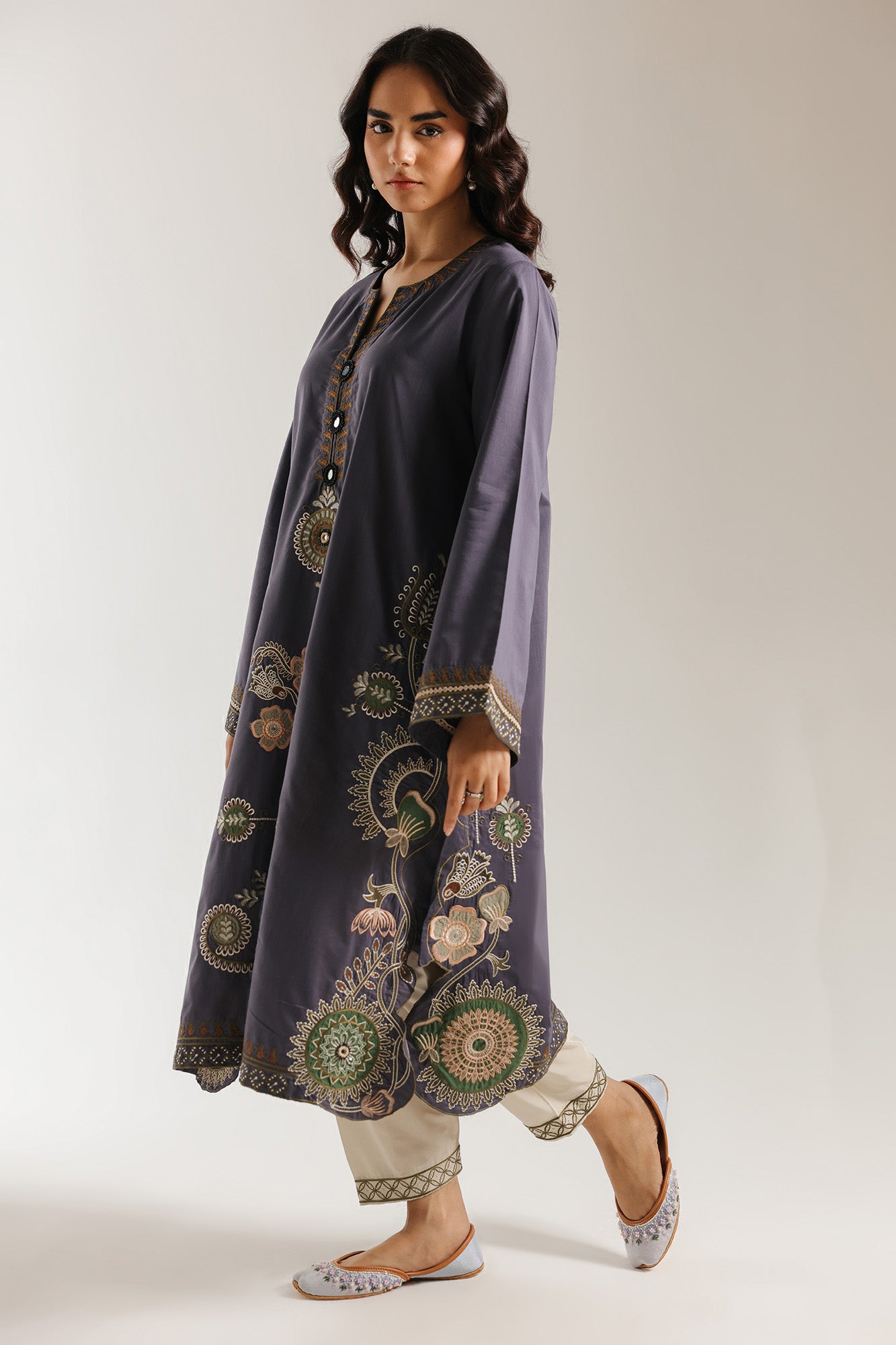 EMBROIDERED SUIT (E4123/103/904)