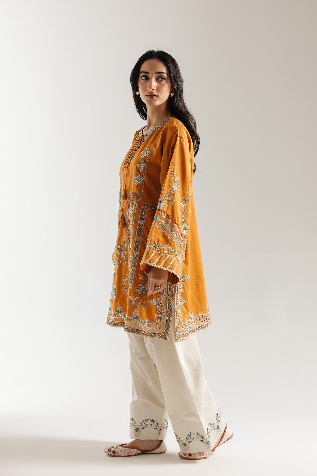 EMBROIDERED SUIT (E4130/103/207)