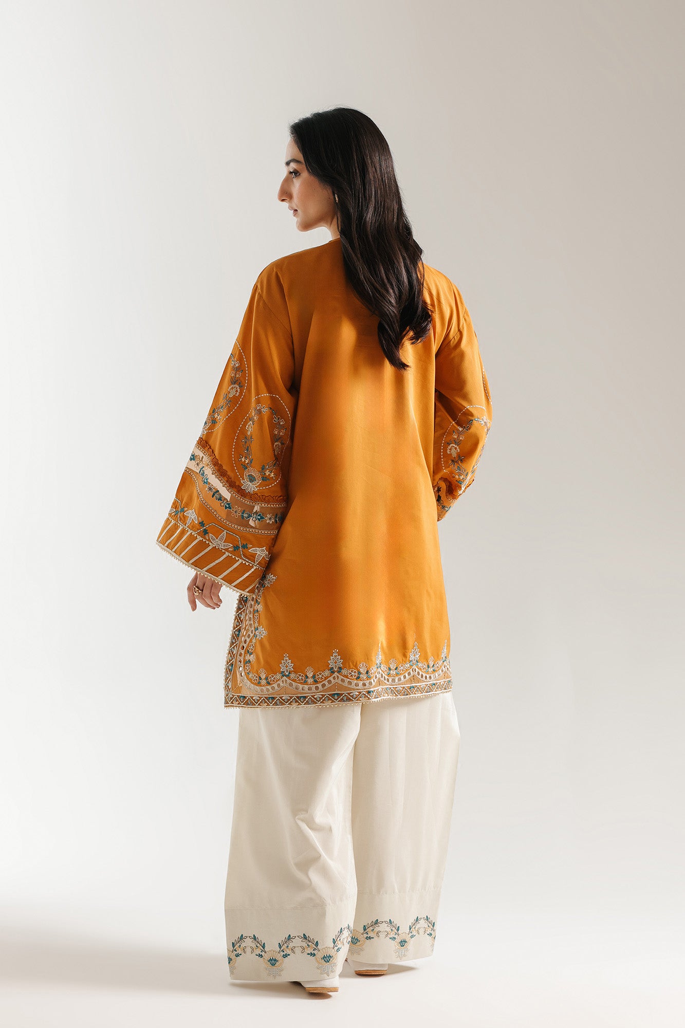 EMBROIDERED SUIT (E4130/103/207)