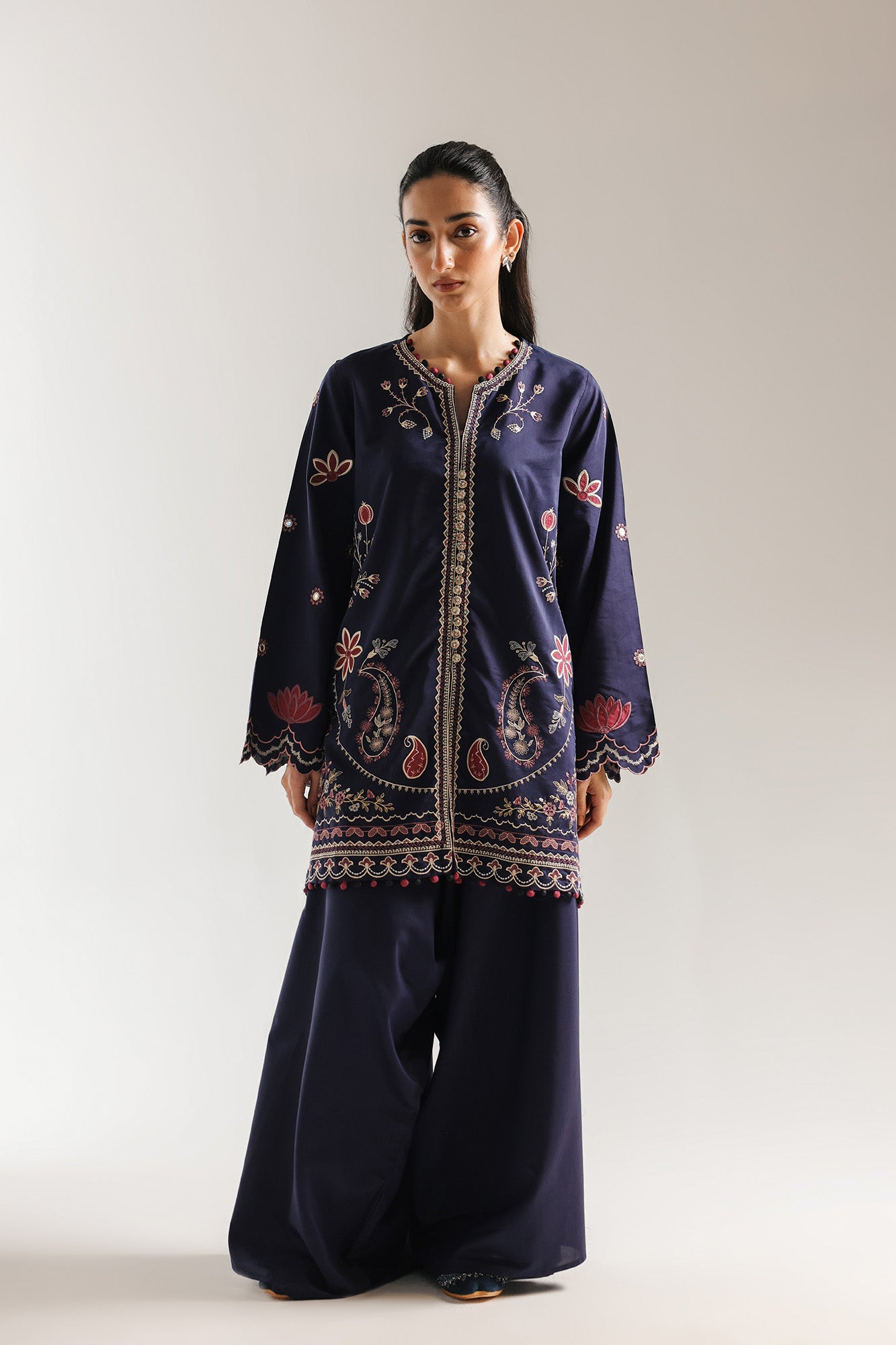 EMBROIDERED SUIT (E4131/103/618)