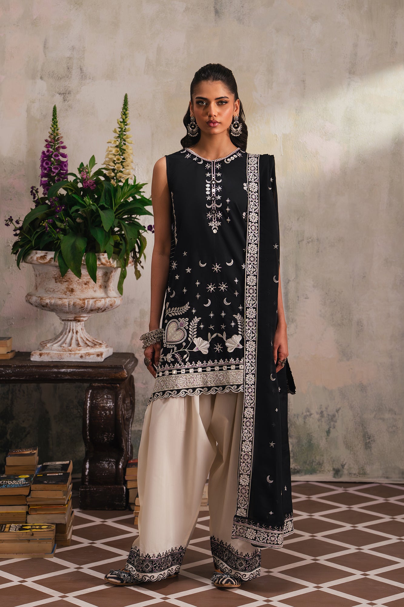 EMBROIDERED SUIT (E4153/103/901)