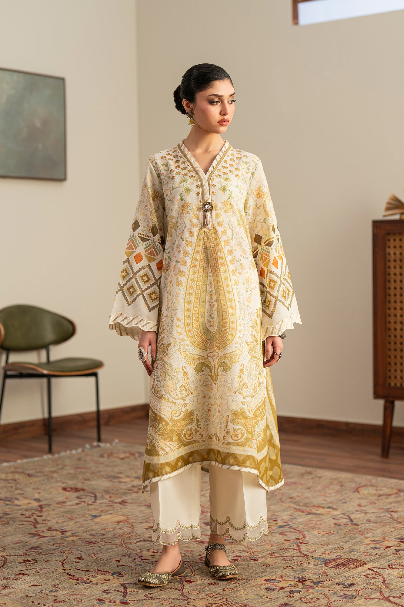 EMBROIDERED SUIT (E4191/103/003)