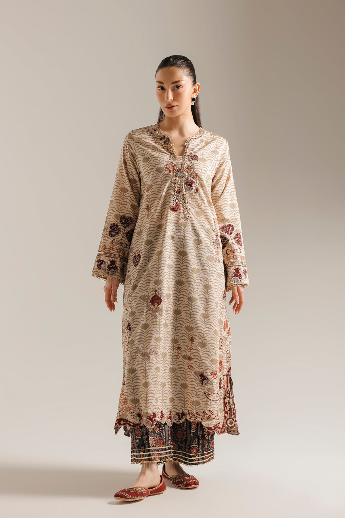 EMBROIDERED SUIT (E4226/103/006)
