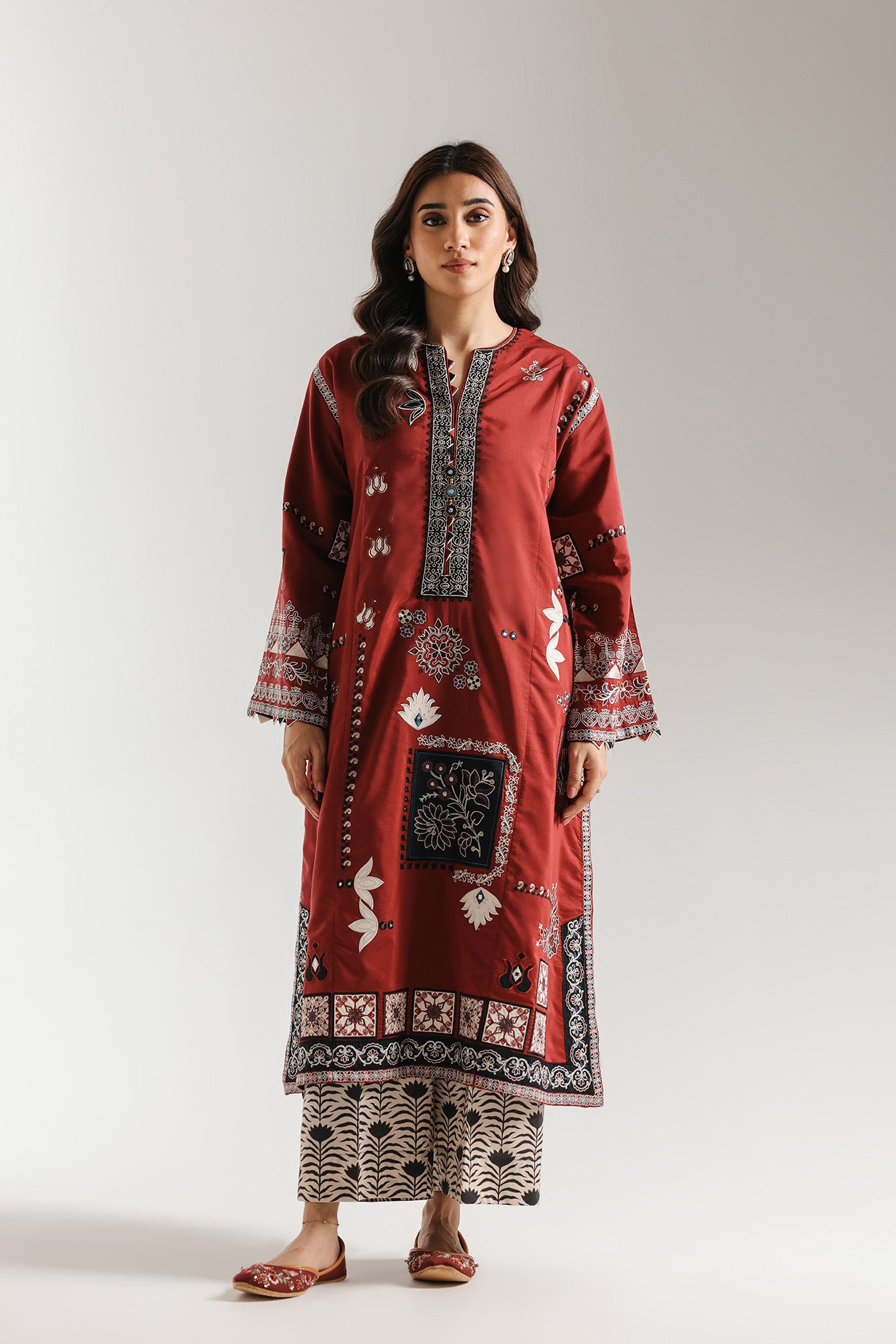 EMBROIDERED SUIT (E4233/103/303)