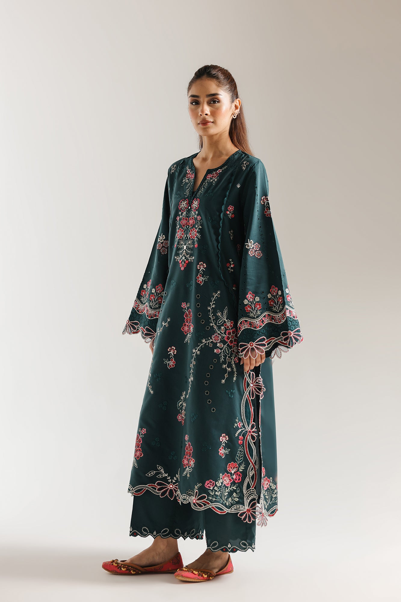 EMBROIDERED SUIT (E4240/103/704)