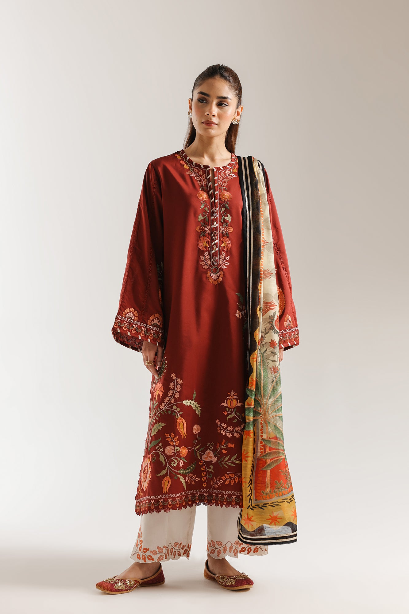 EMBROIDERED SUIT (E4241/103/305)