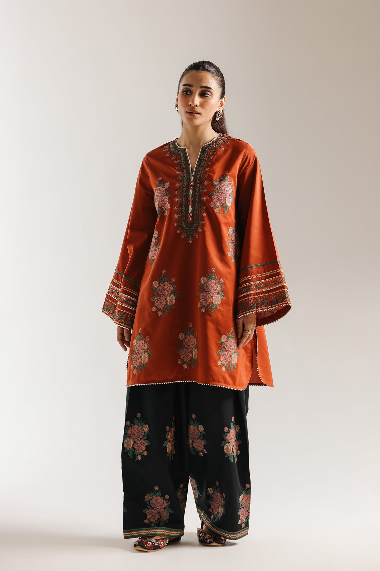 EMBROIDERED SUIT (E4245/103/209)