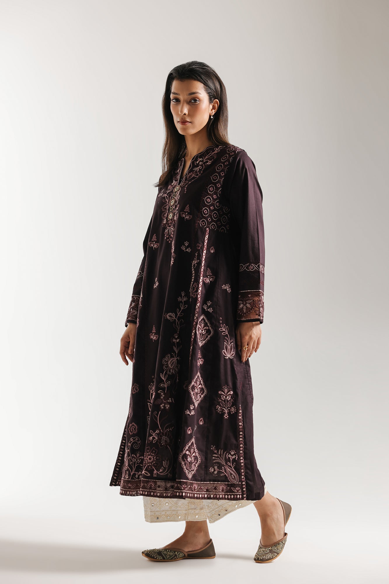 EMBROIDERED SUIT (E4283/103/516)