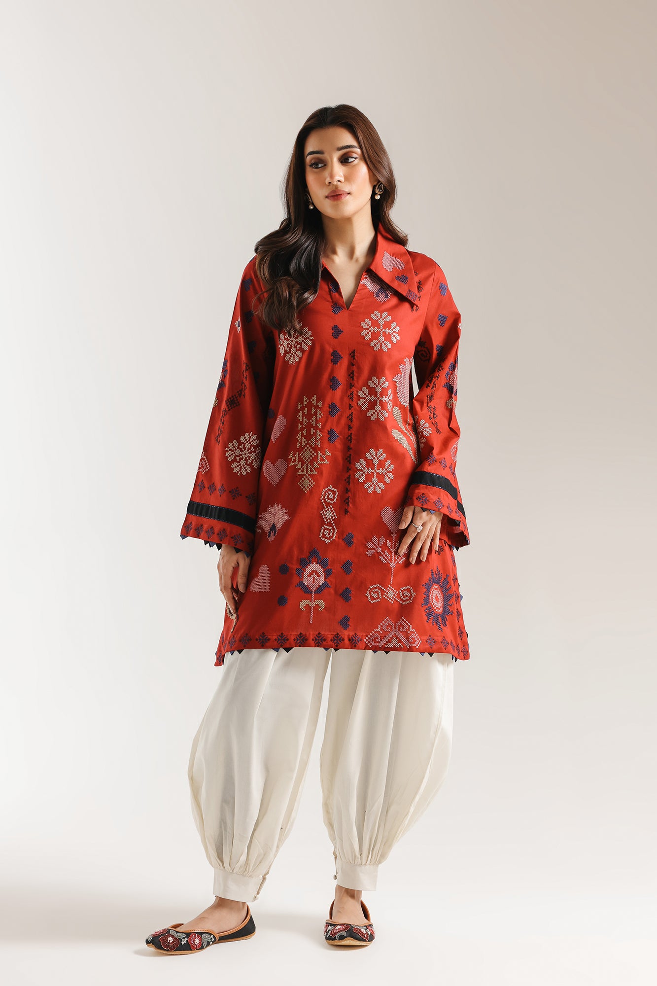 EMBROIDERED SUIT (E4299/103/305)