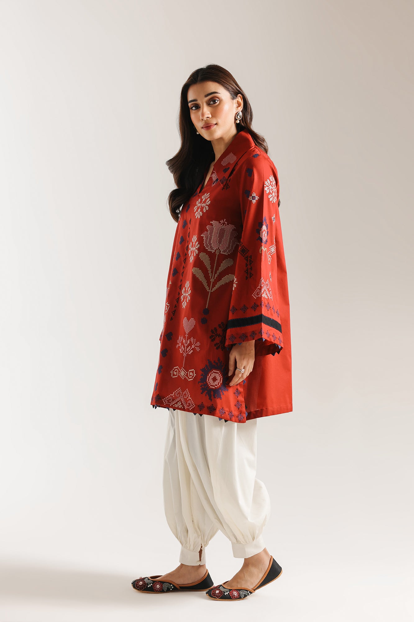 EMBROIDERED SUIT (E4299/103/305)