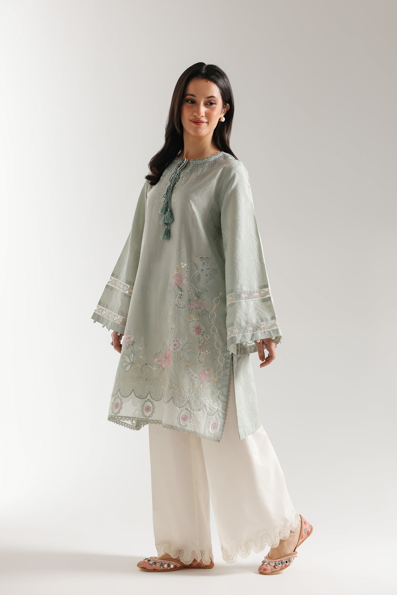 EMBROIDERED SUIT (E4331/103/720)