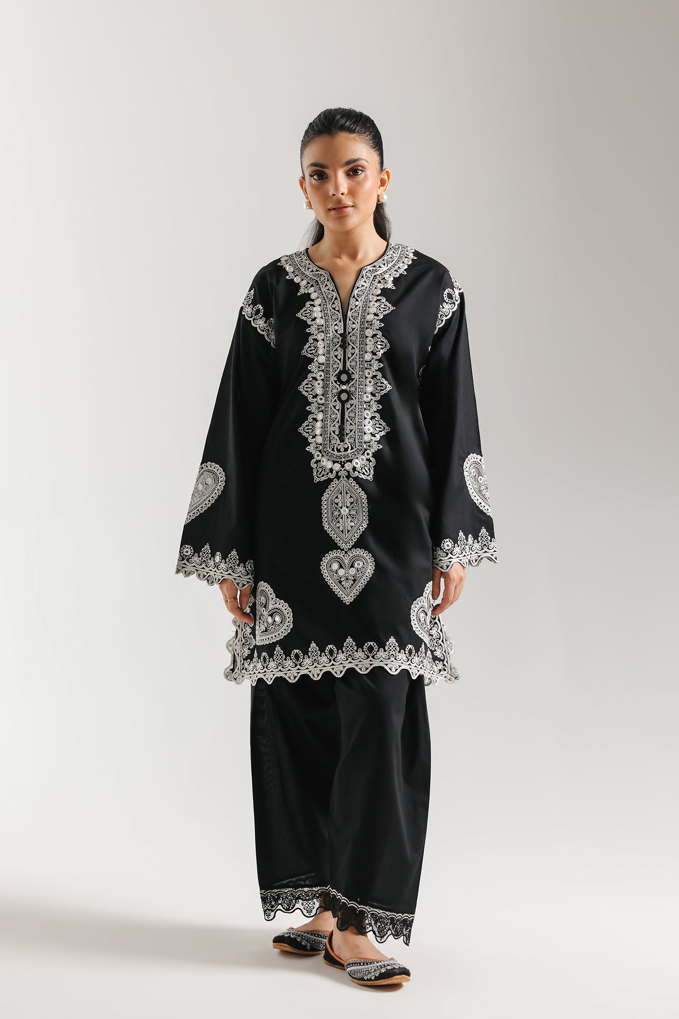 EMBROIDERED SUIT (E4361/103/902)