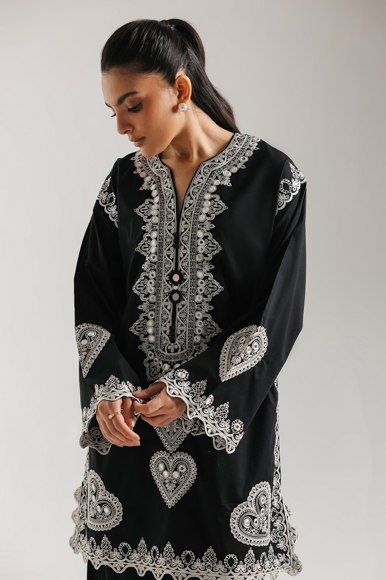 EMBROIDERED SUIT (E4361/103/902)