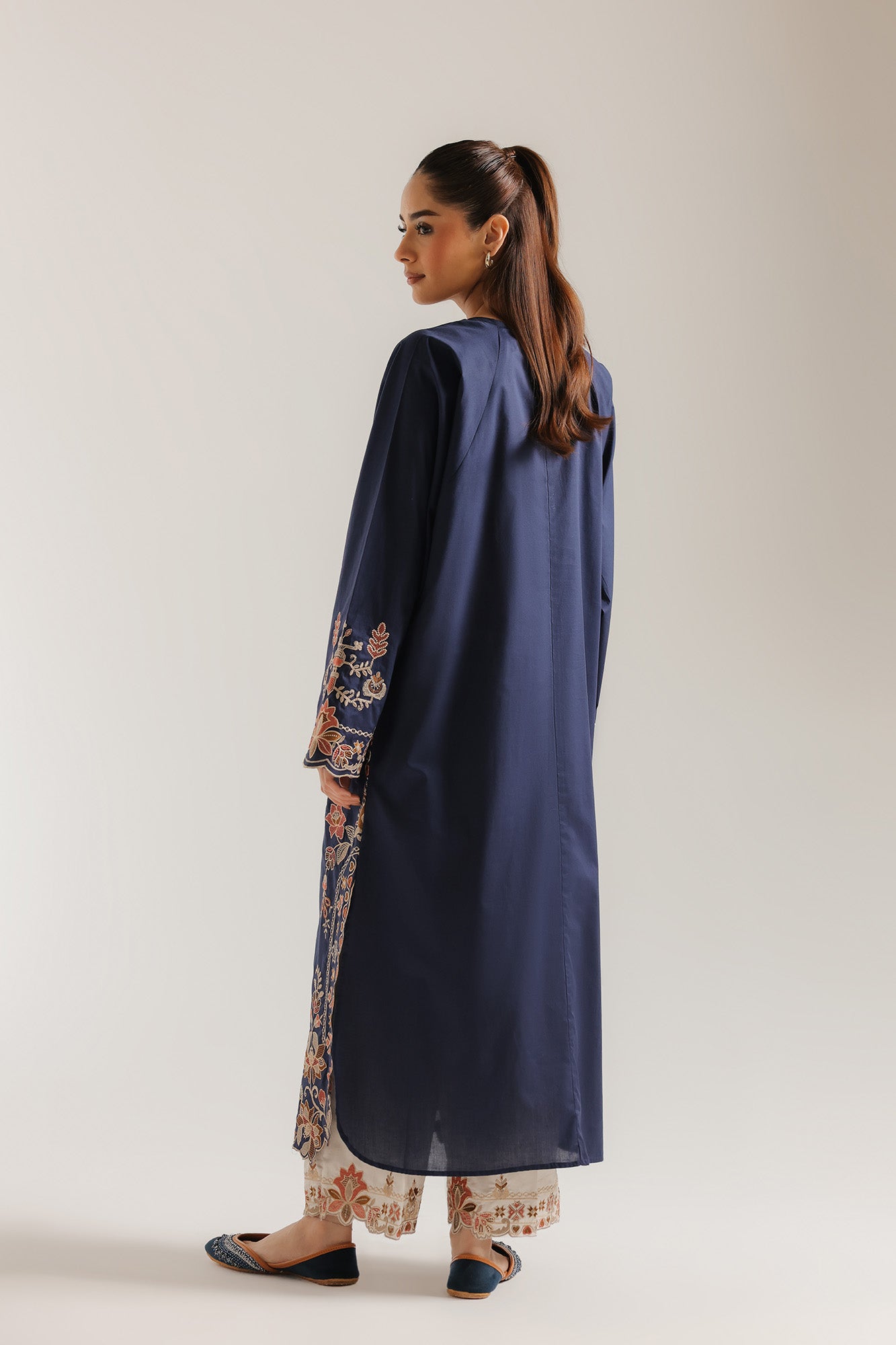 EMBROIDERED SUIT (E4376/103/620)