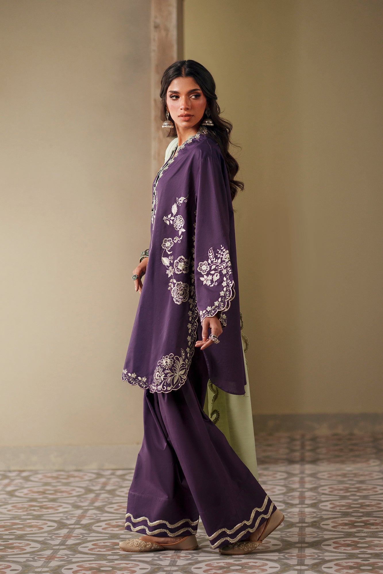 EMBROIDERED SUIT (E4388/103/520)