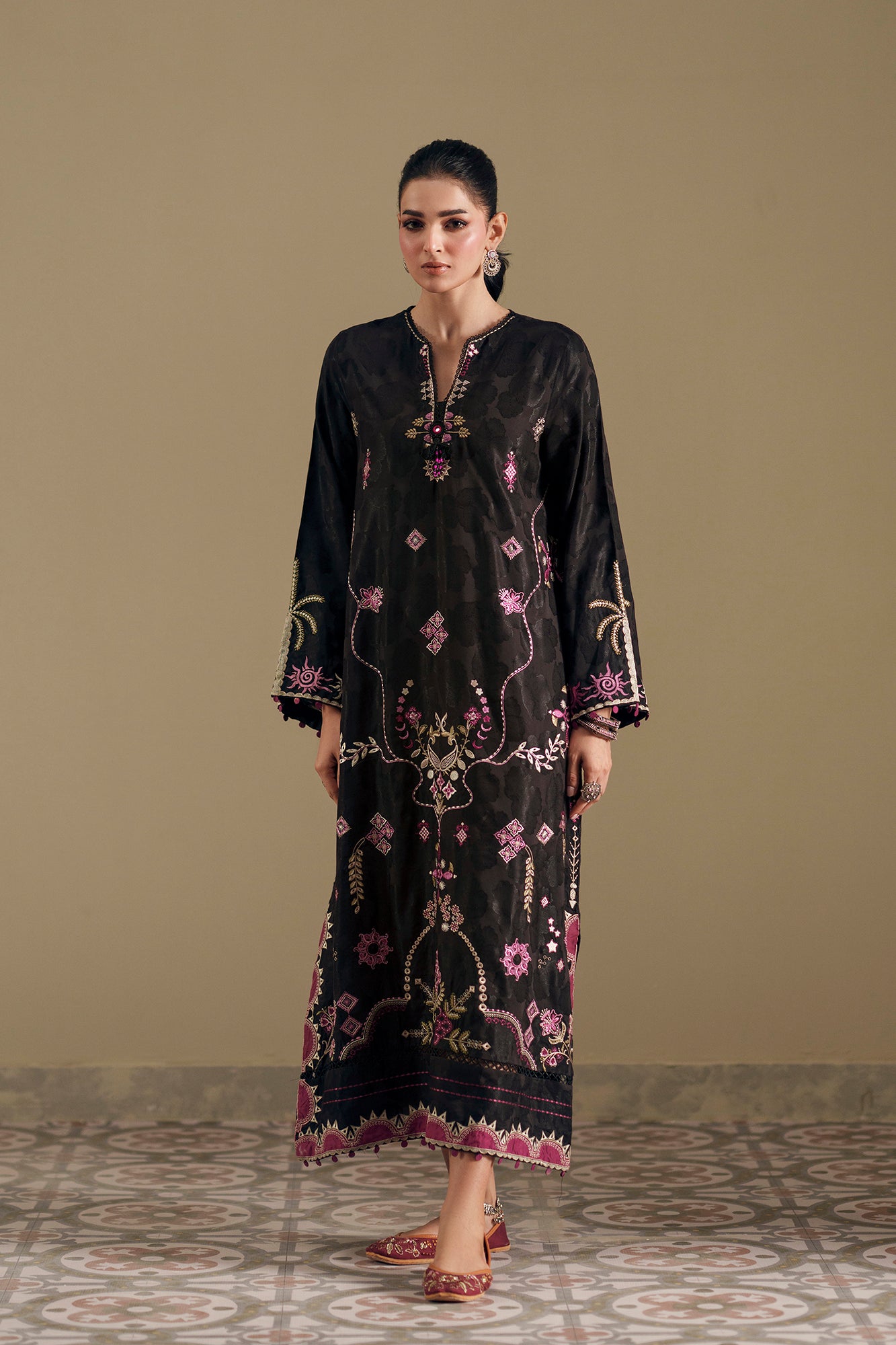 EMBROIDERED KAFTAN (E4395/103/902)