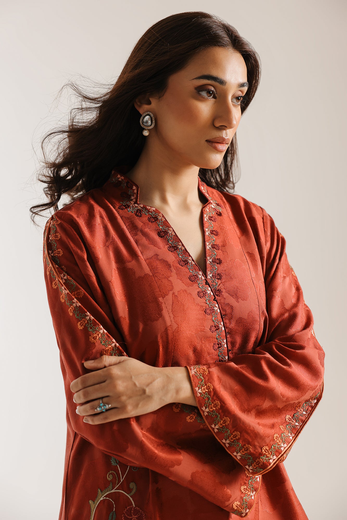 EMBROIDERED SUIT (E4396/103/320)