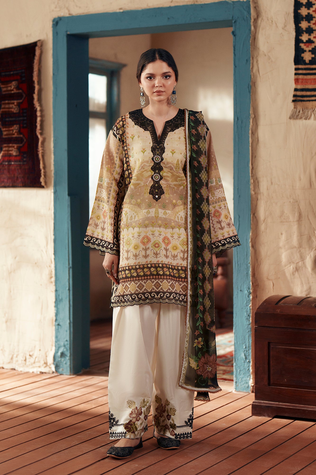 EMBROIDERED SUIT (E4403/103/006)