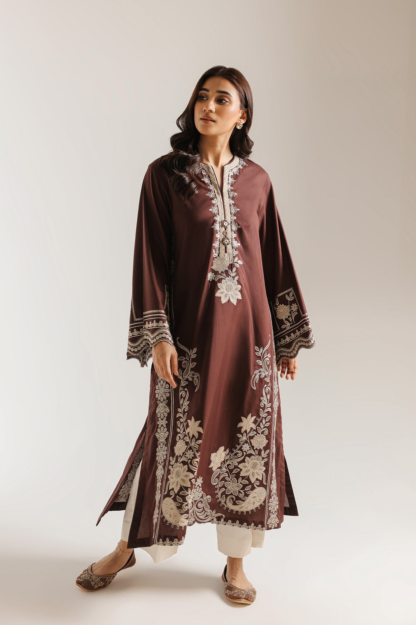 EMBROIDERED SUIT (E4426/103/317)