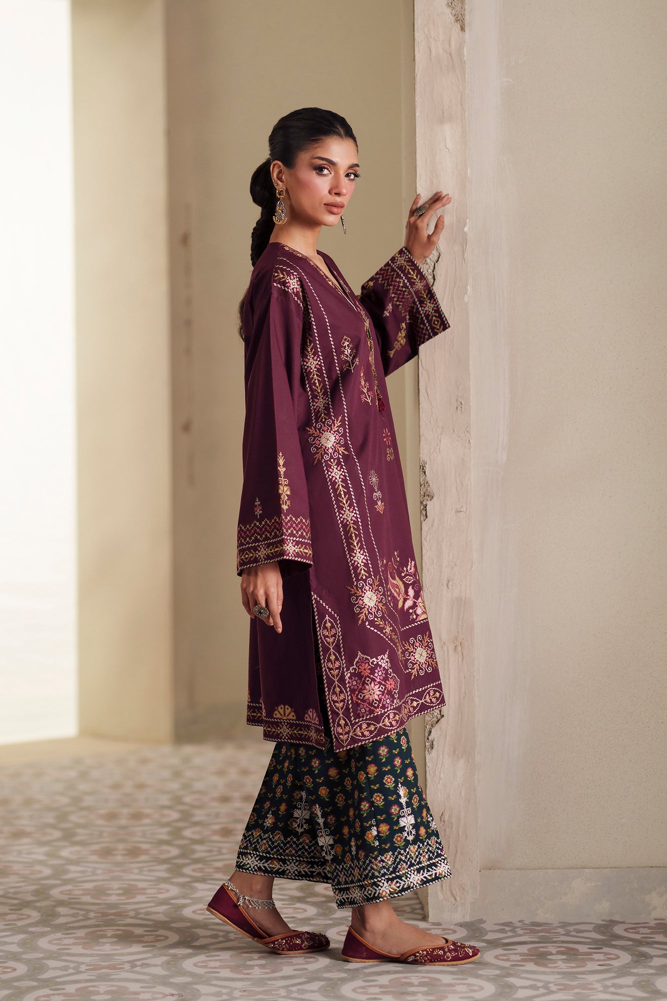 EMBROIDERED SUIT (E4453/103/414)