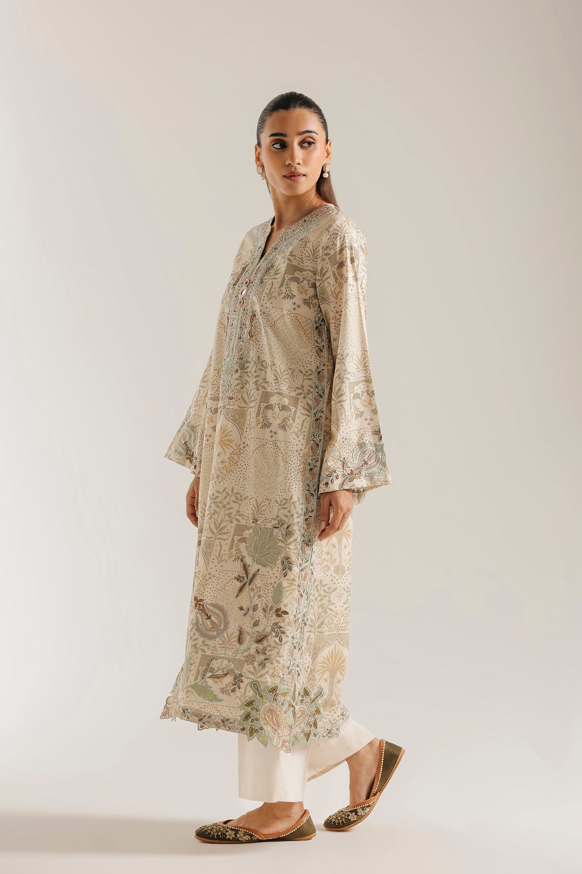 EMBROIDERED SUIT (E4558/103/814)