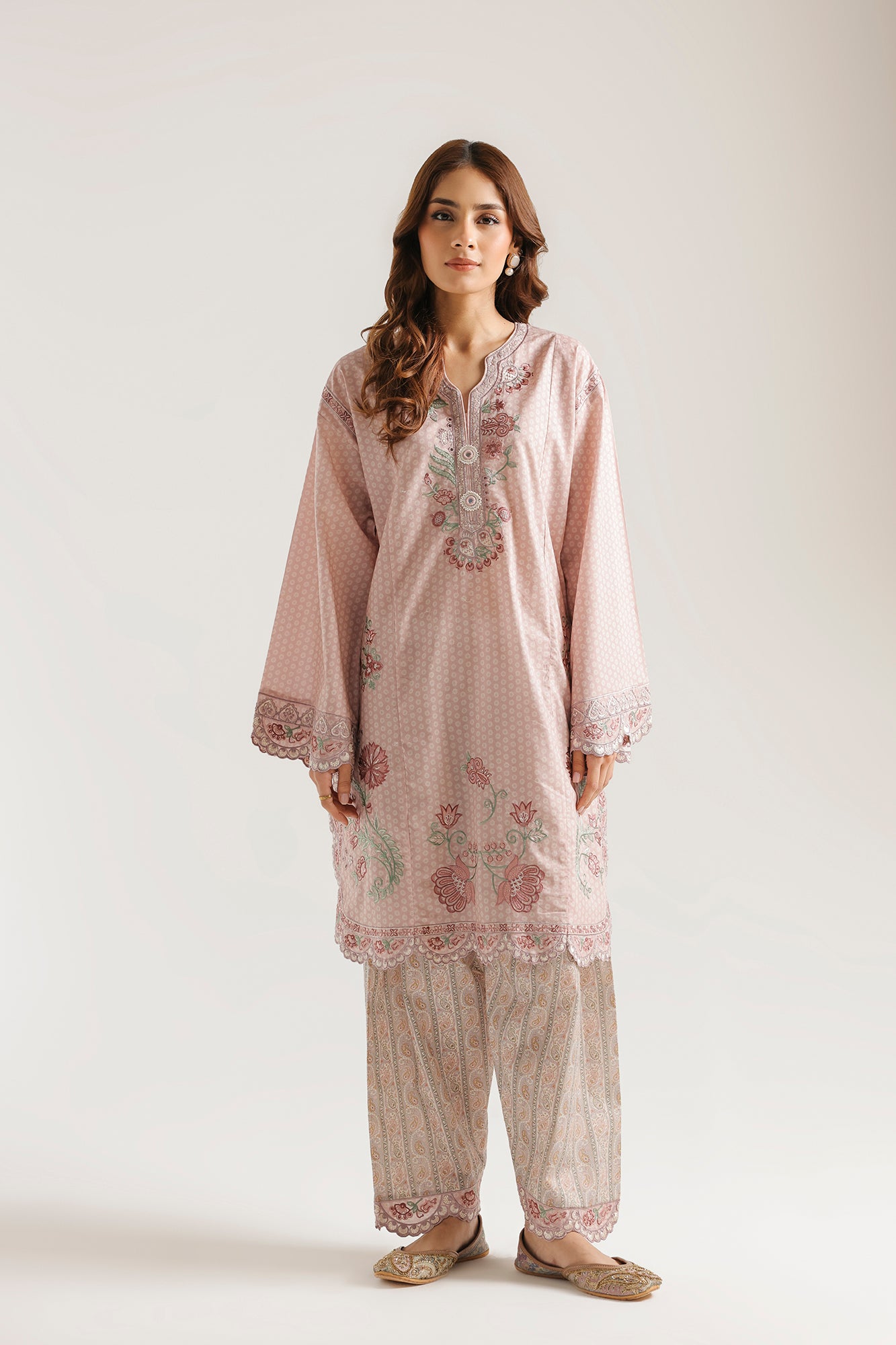 EMBROIDERED SUIT (E4622/103/329)