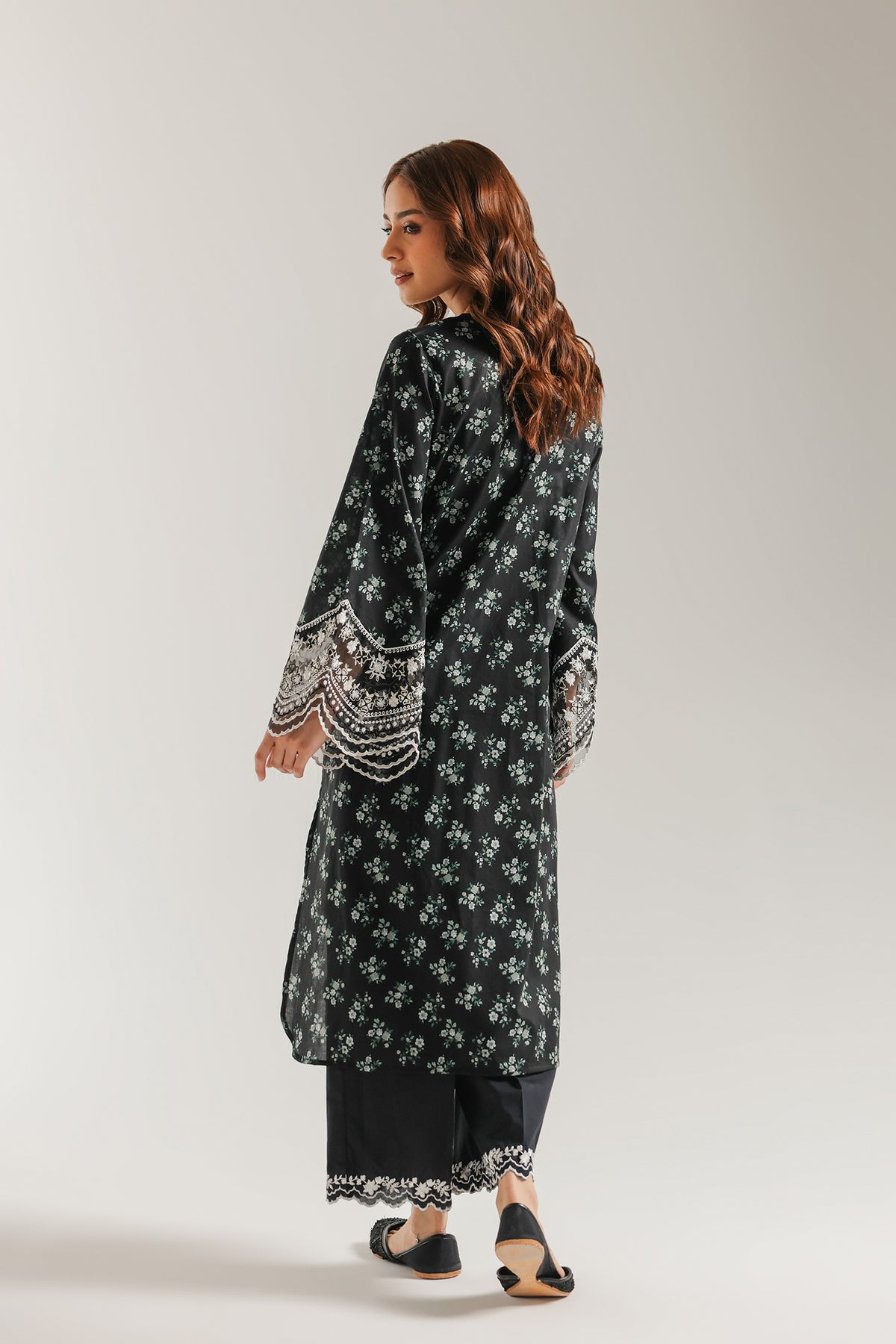 EMBROIDERED SUIT (E4636/103/901)