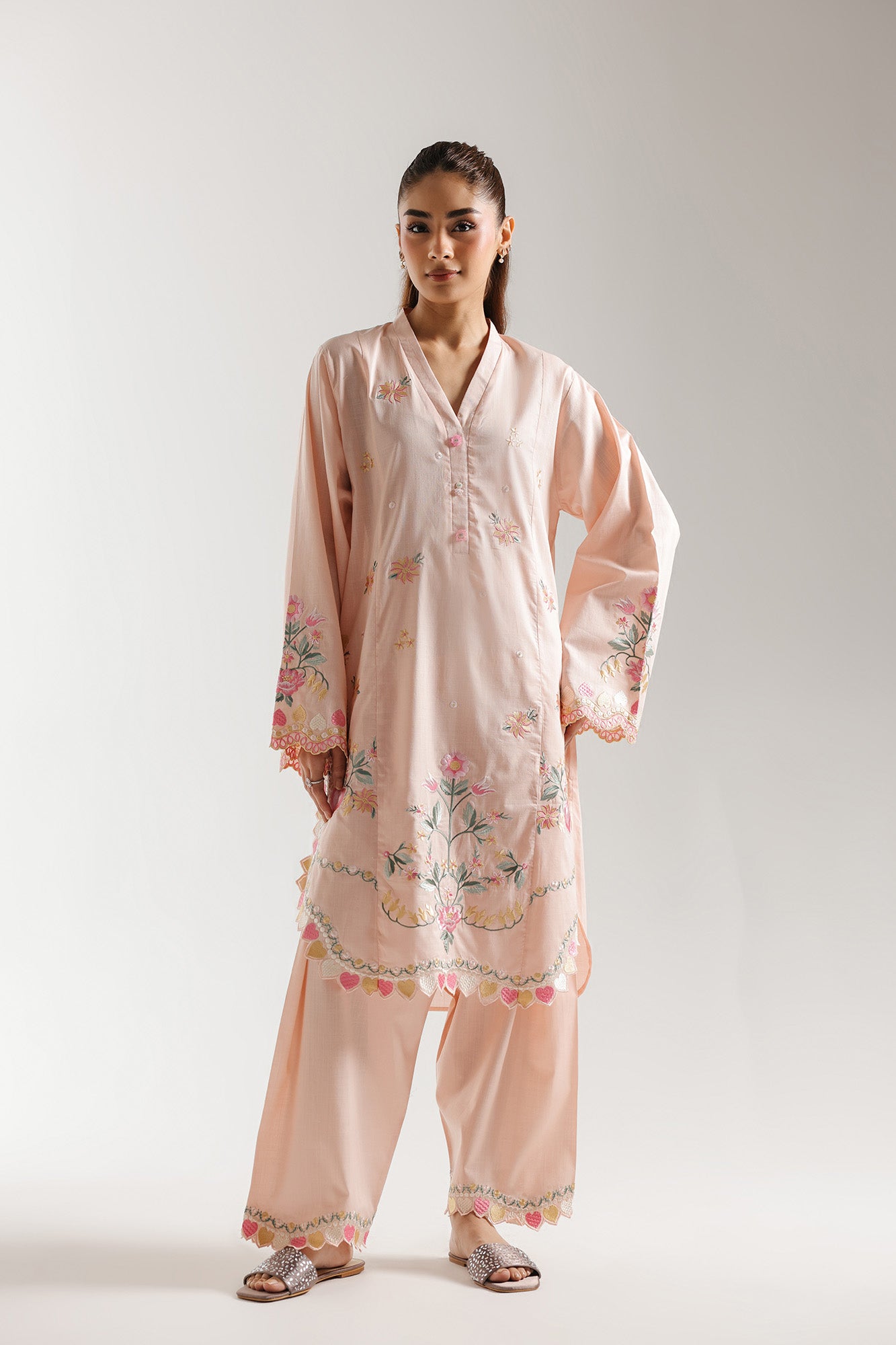 EMBROIDERED SUIT (E7579/102/329)