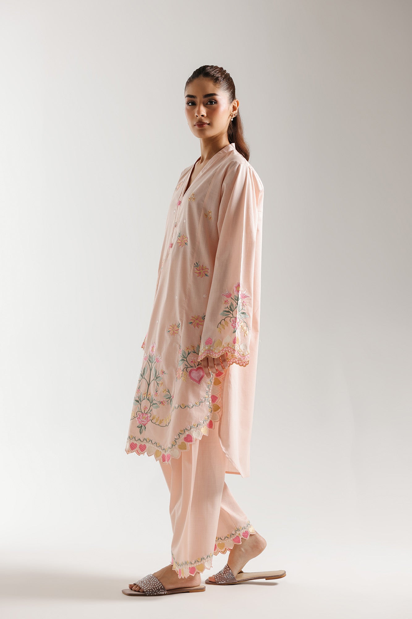 EMBROIDERED SUIT (E7579/102/329)