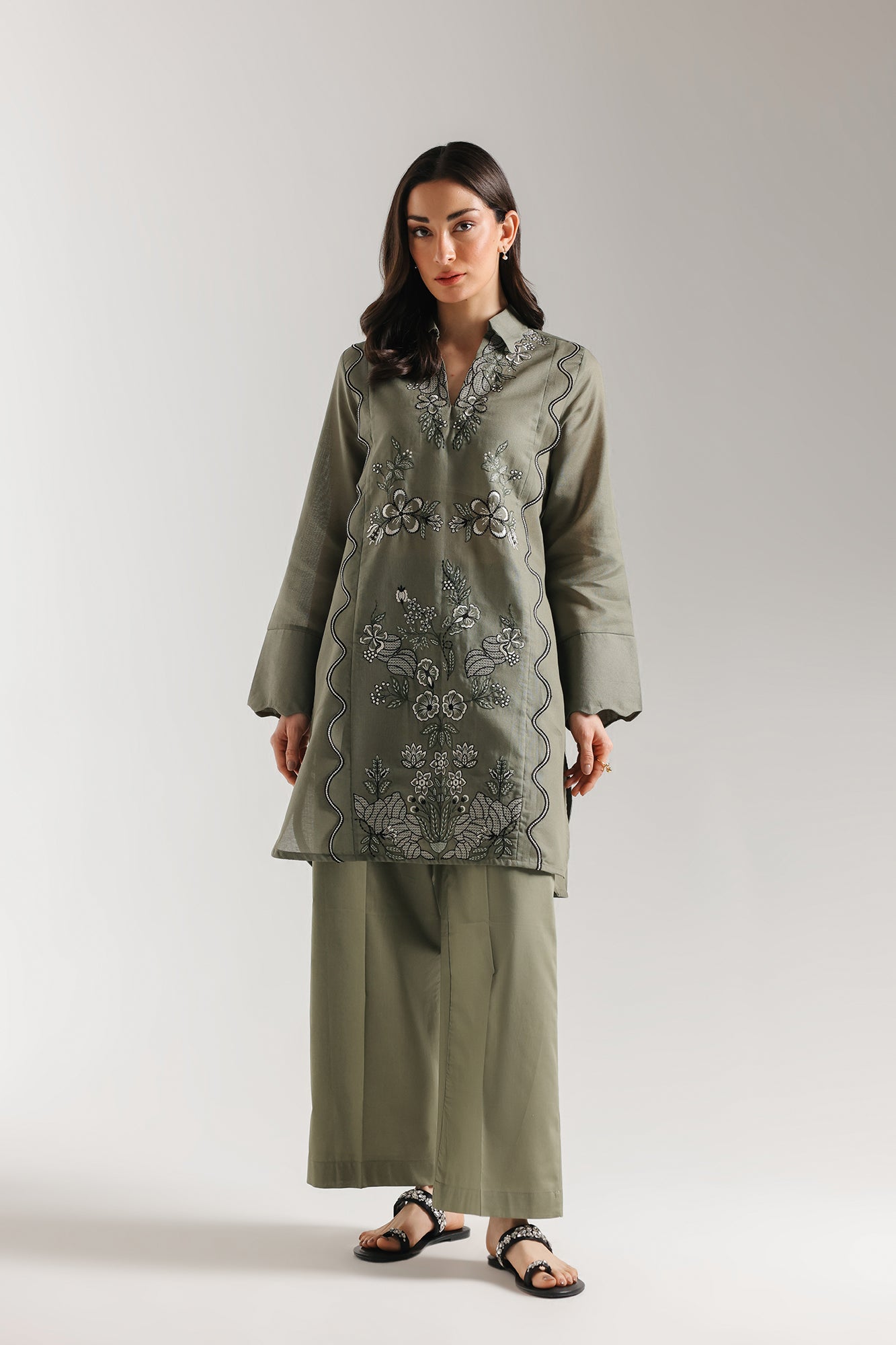 EMBROIDERED SUIT (E7695/102/701)