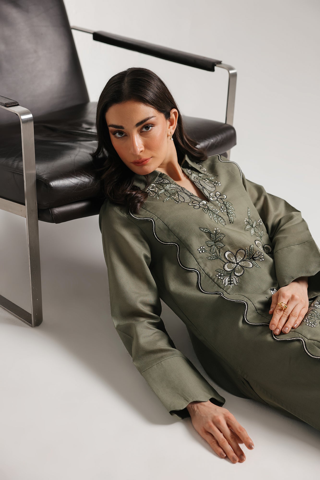 EMBROIDERED SUIT (E7695/102/701)