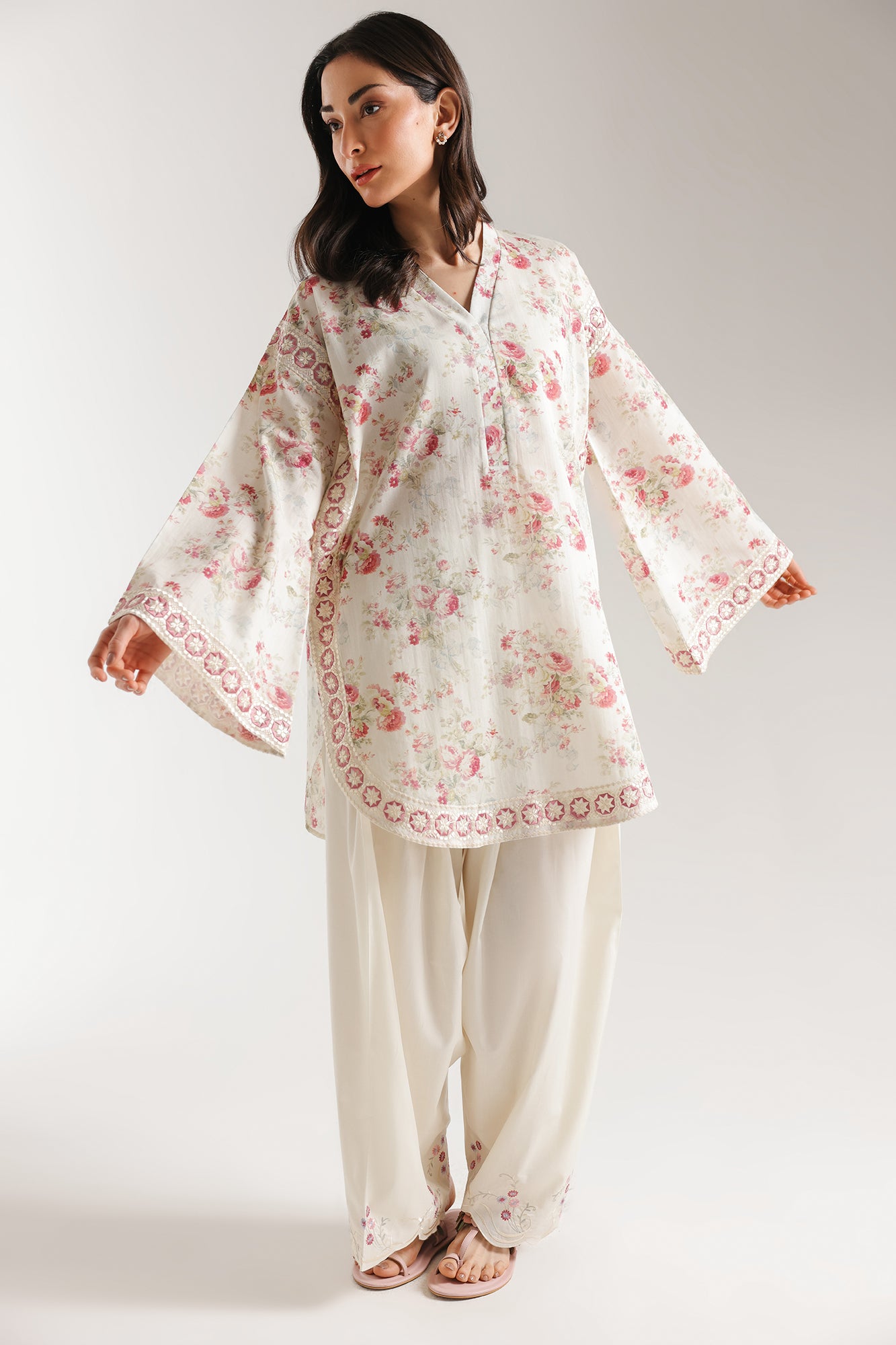EMBROIDERED SUIT (E7712/102/005)