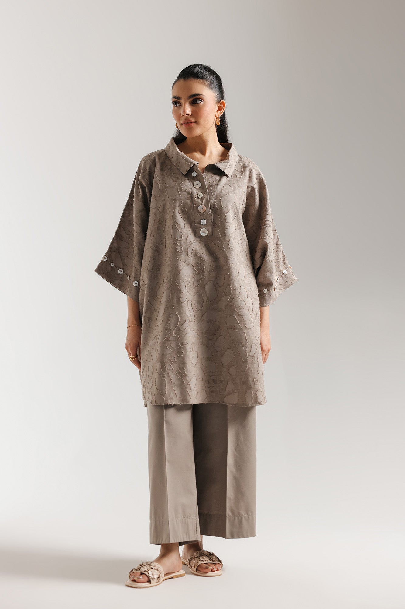 EMBROIDERED SUIT (E7726/102/909)
