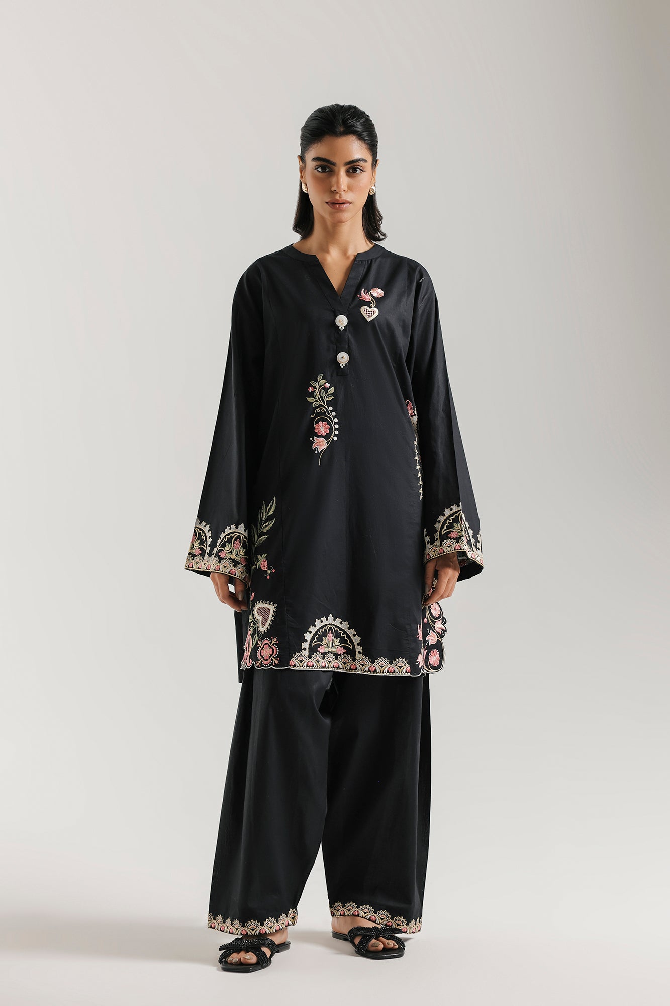EMBROIDERED SUIT (E7783/102/902)