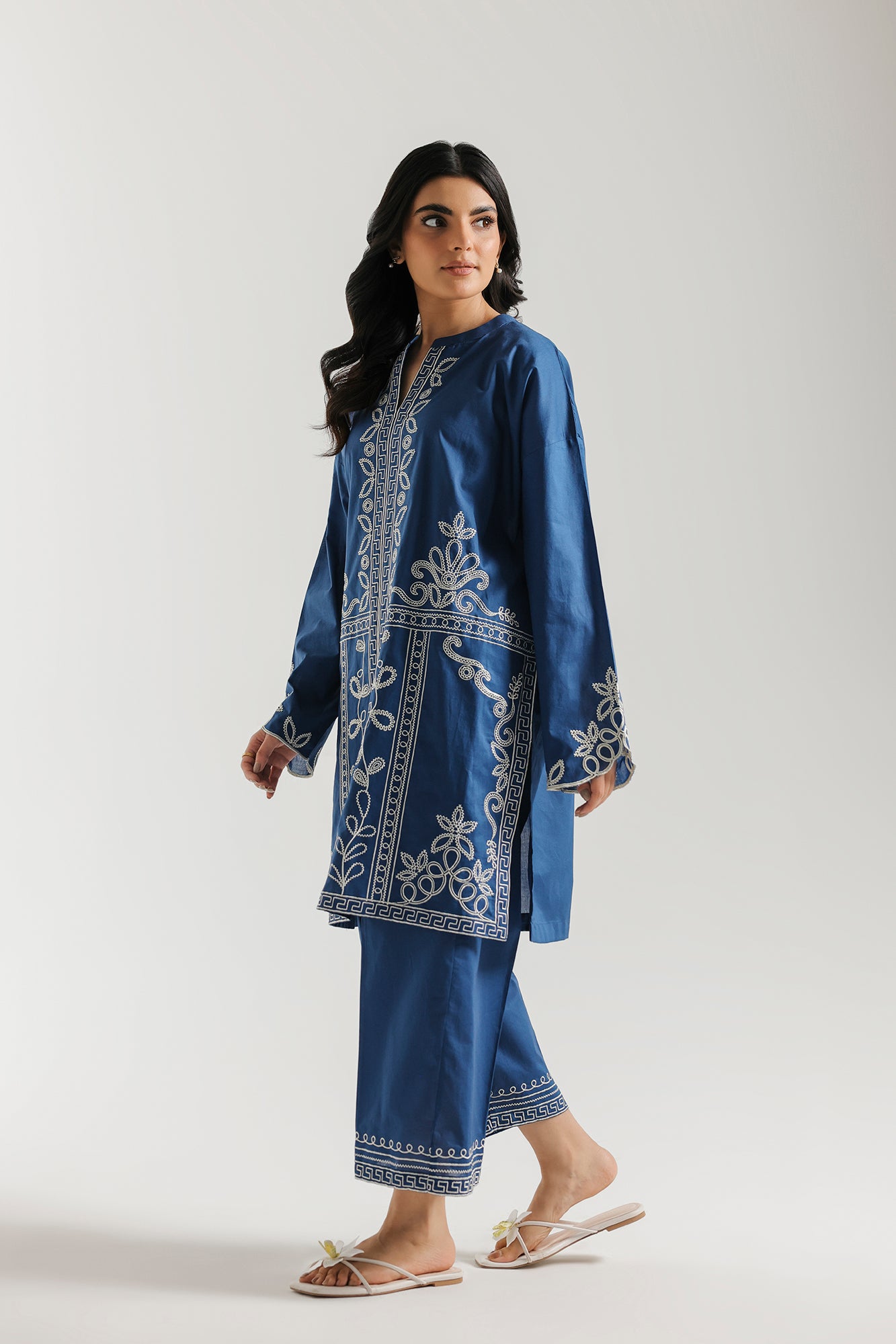 EMBROIDERED SUIT (E7832/102/117)