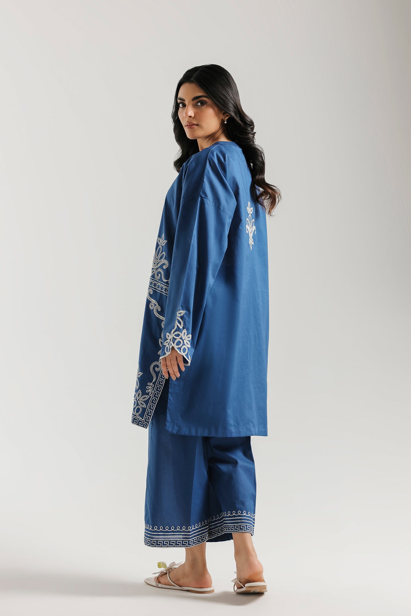 EMBROIDERED SUIT (E7832/102/117)