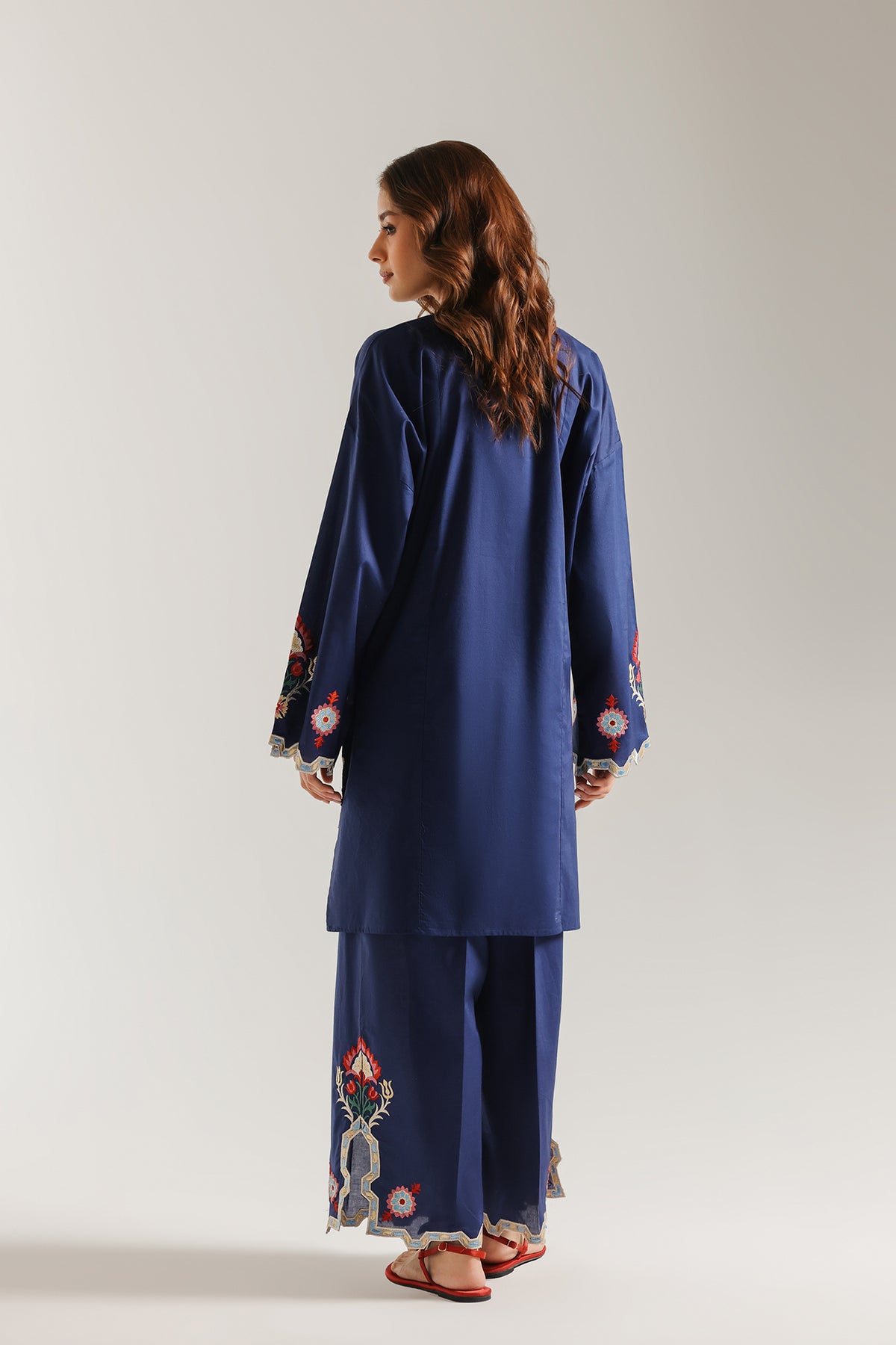 EMBROIDERED SUIT (E7829/102/623)