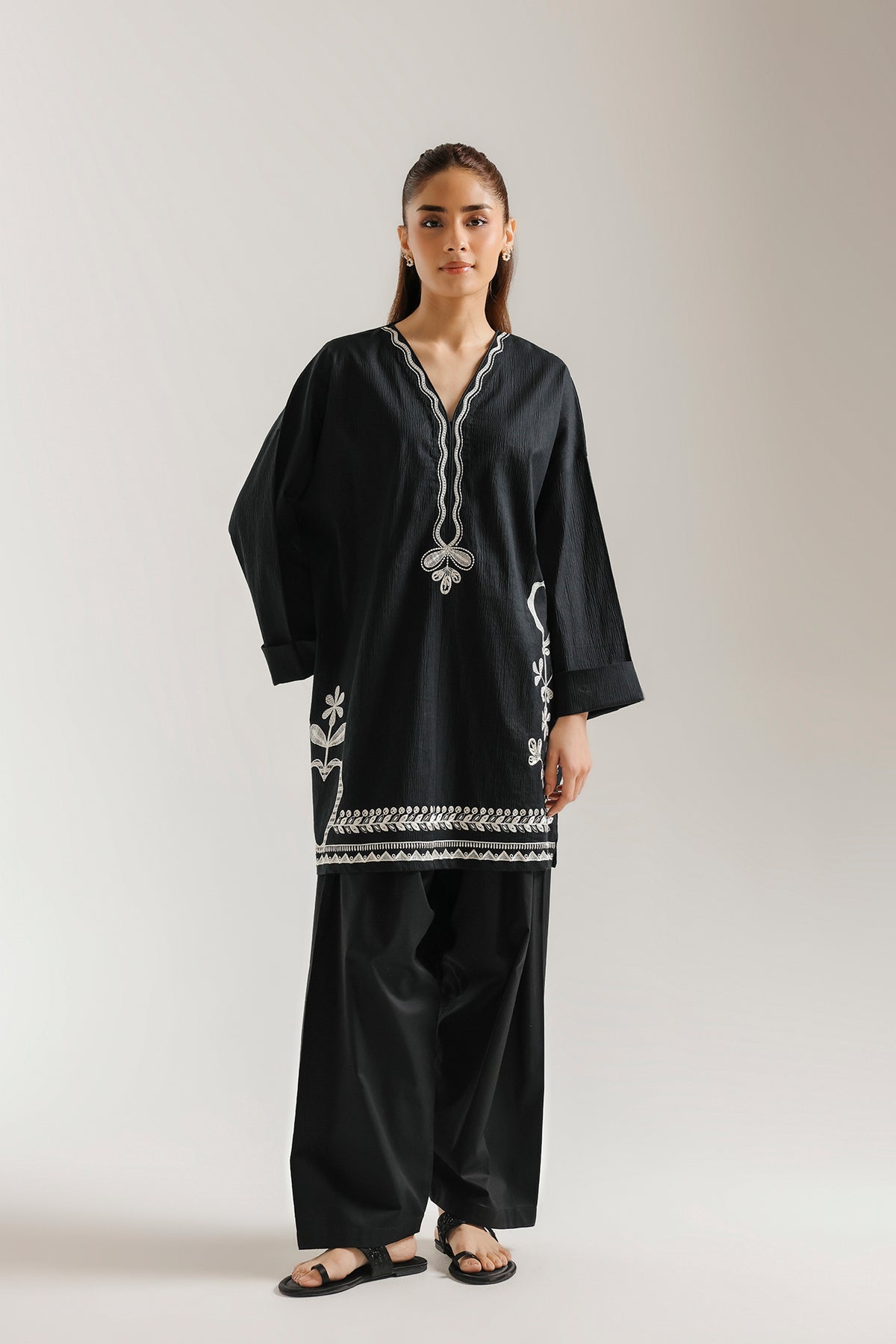 EMBROIDERED KURTI (E7991/102/901)
