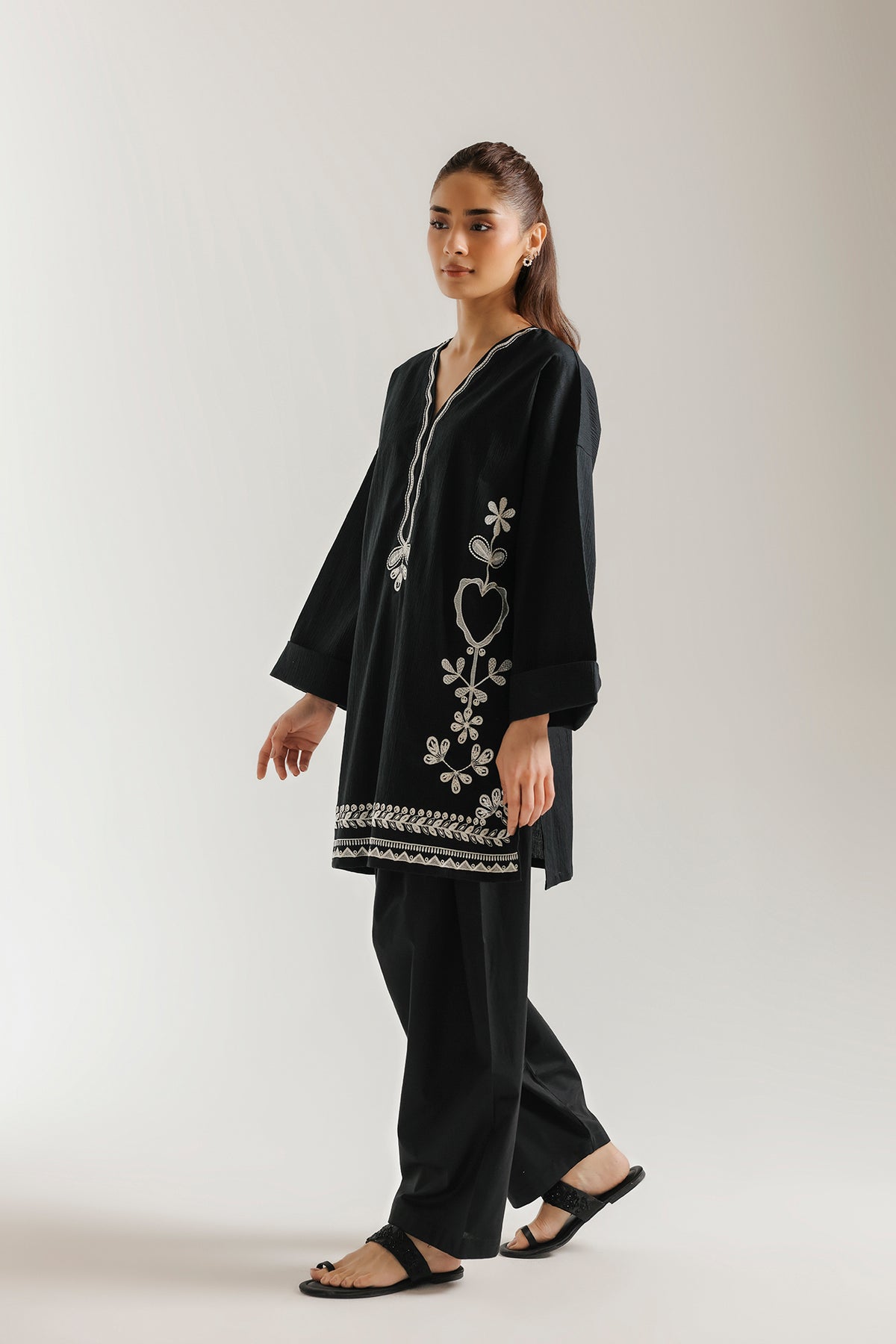 EMBROIDERED KURTI (E7991/102/901)