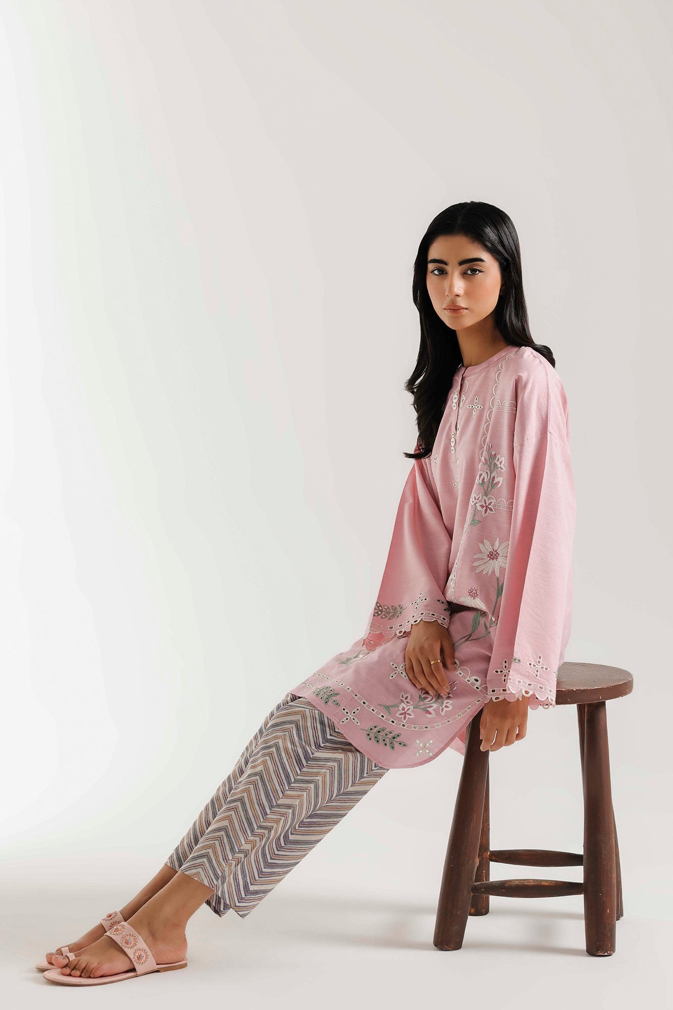 EMBROIDERED SUIT (E8279/102/425)